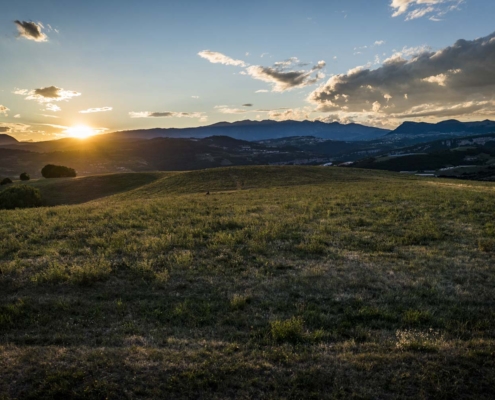 nei pressi della fattoria la brasa cuerta, tramonto sul baldo